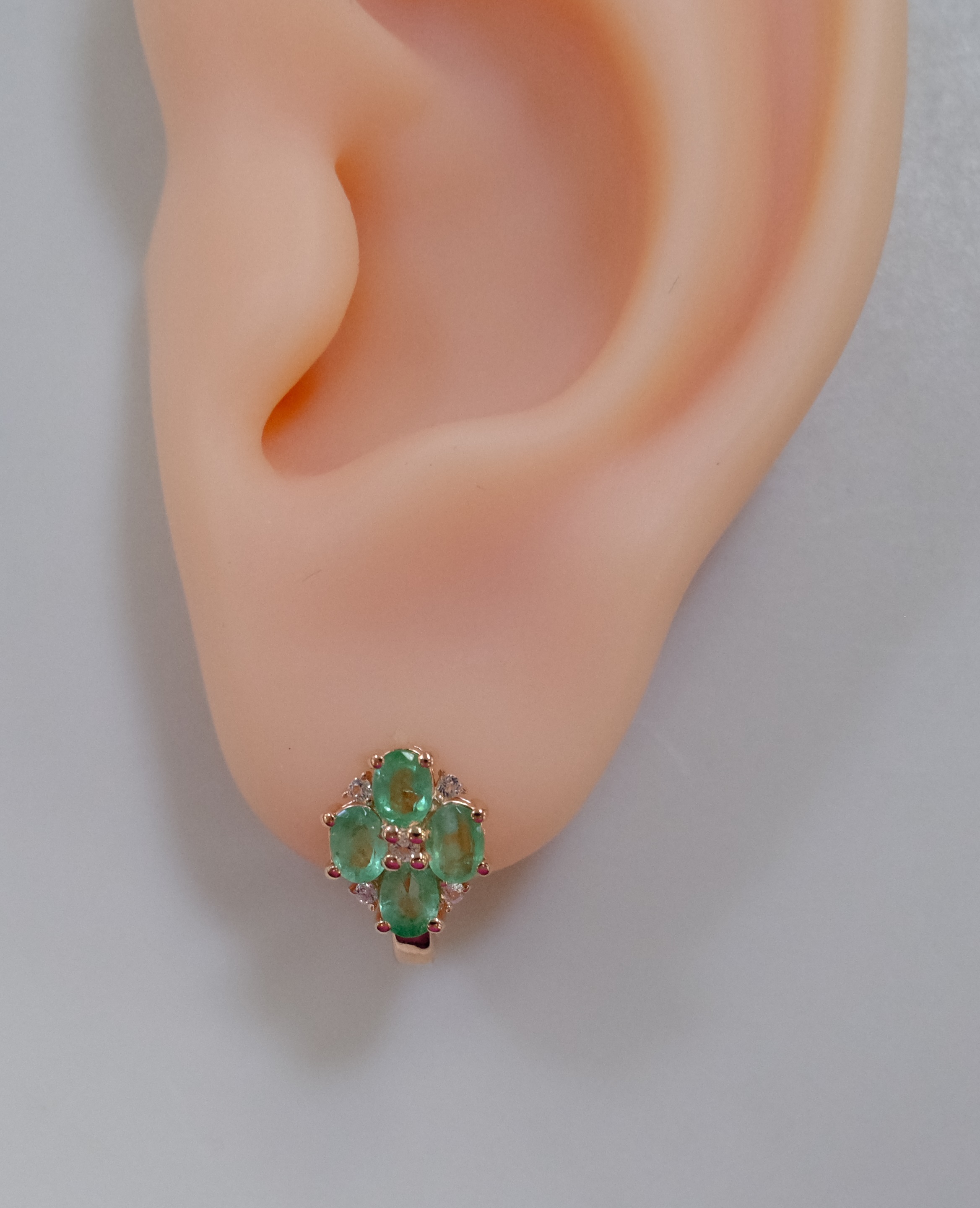 Серебряные серьги с изумрудами